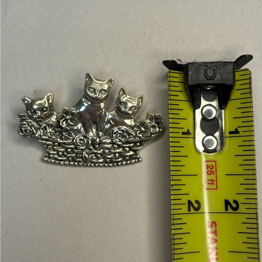 Sterling 3 Kittens in a Basket Pin #4802 - Picture 4 of 4